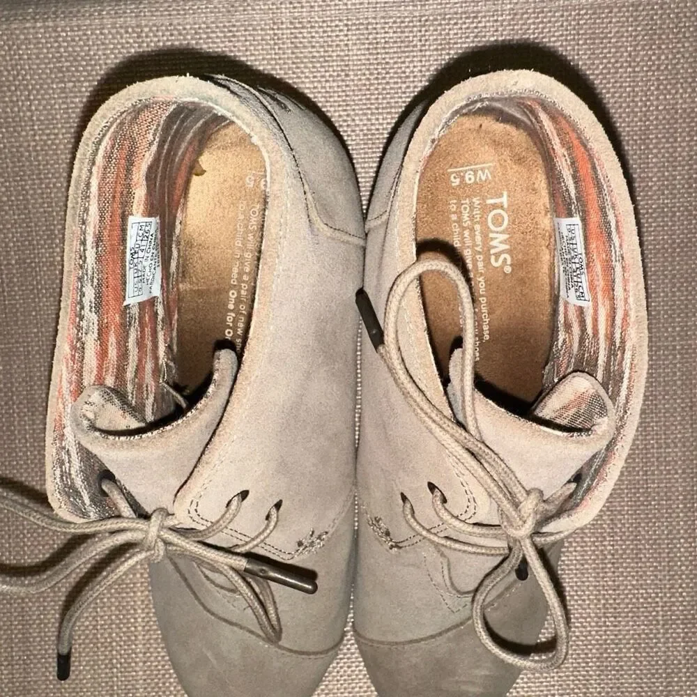 TOMS Womens Desert Shoe Wedge Heel Taupe Suede Size 9.5 EUC